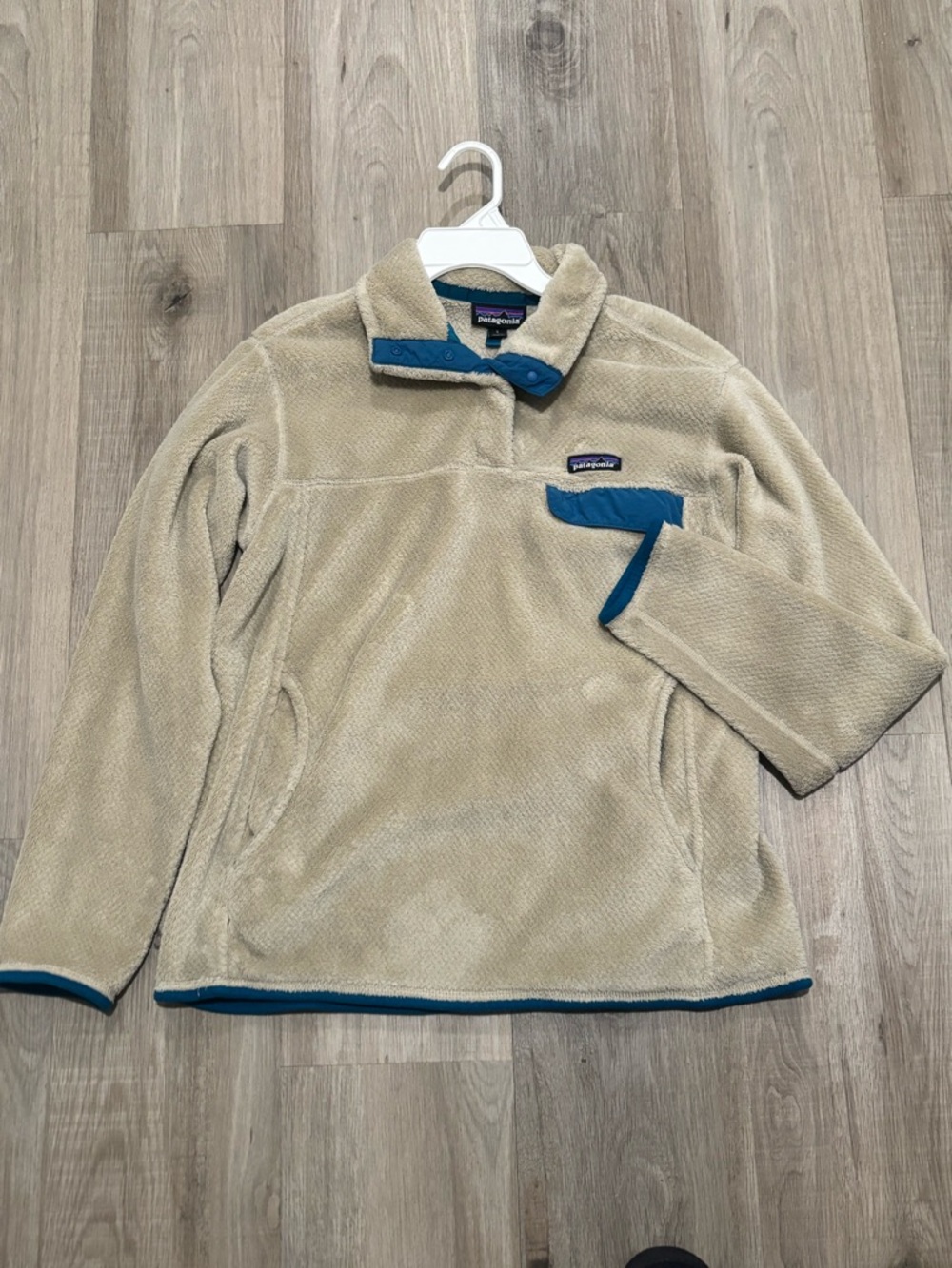 Patagonia Women’s Fleece Pullover Jacket - Cream with Blue Trim